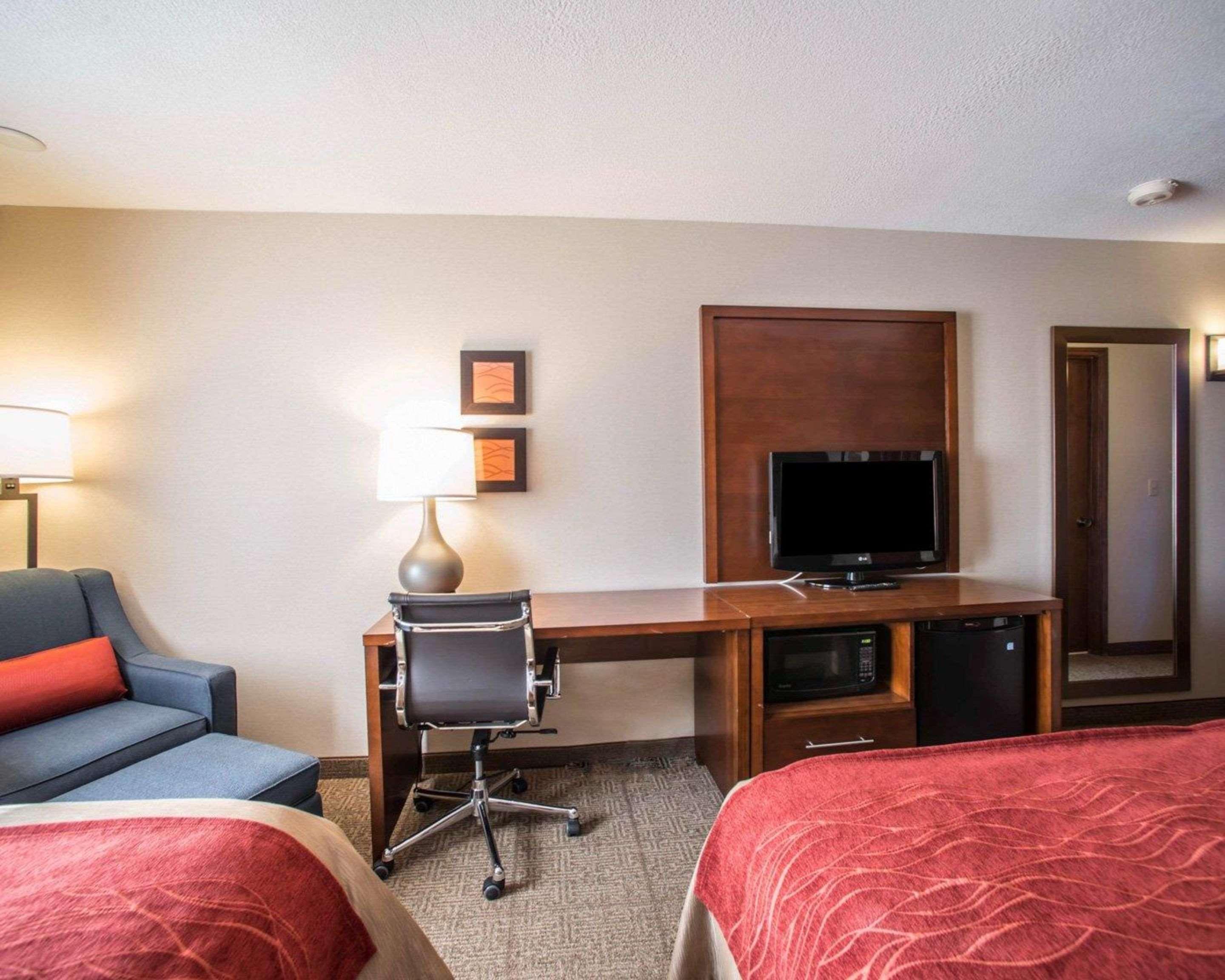 Quality Inn & Suites Boonville - Columbia エクステリア 写真