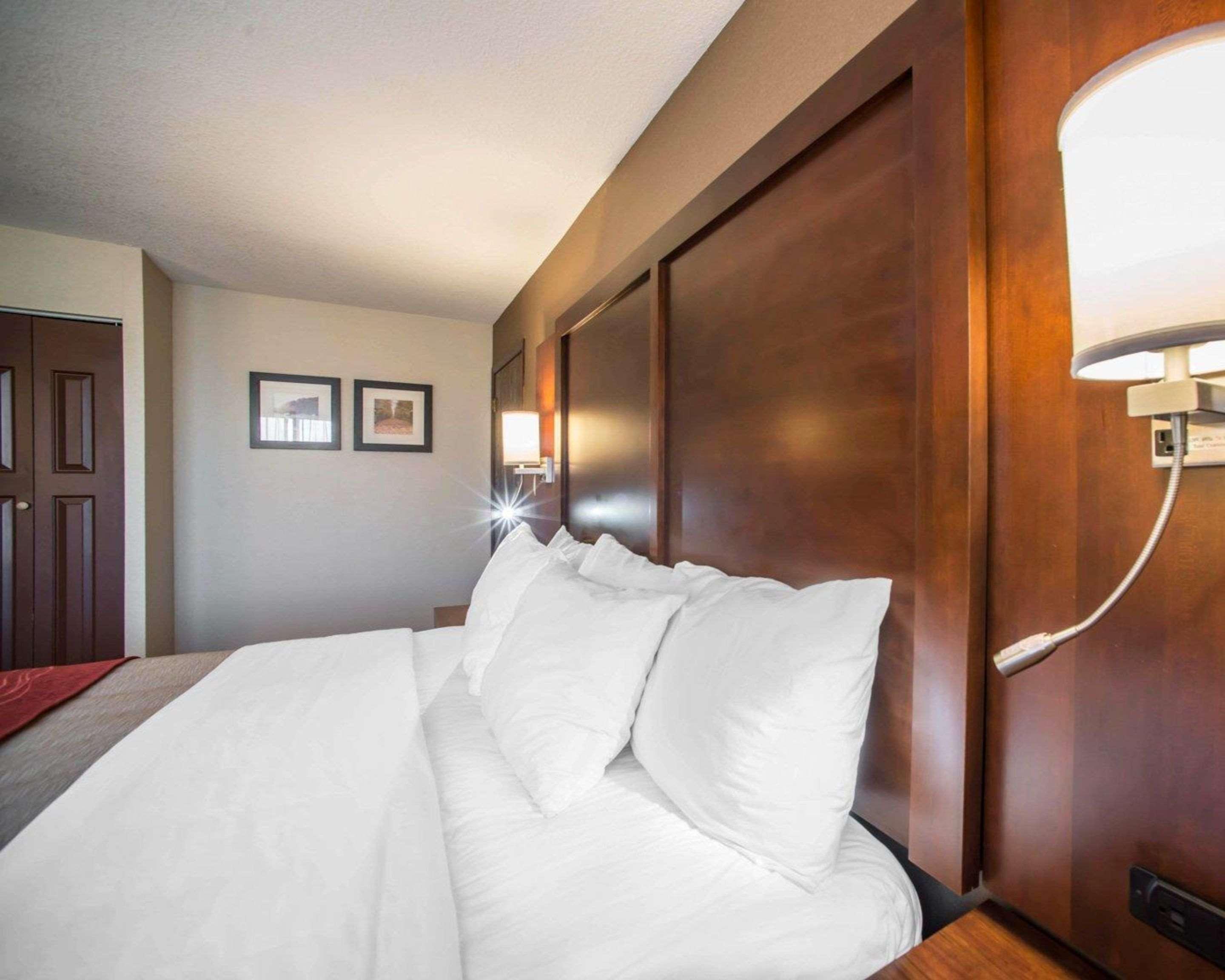 Quality Inn & Suites Boonville - Columbia エクステリア 写真