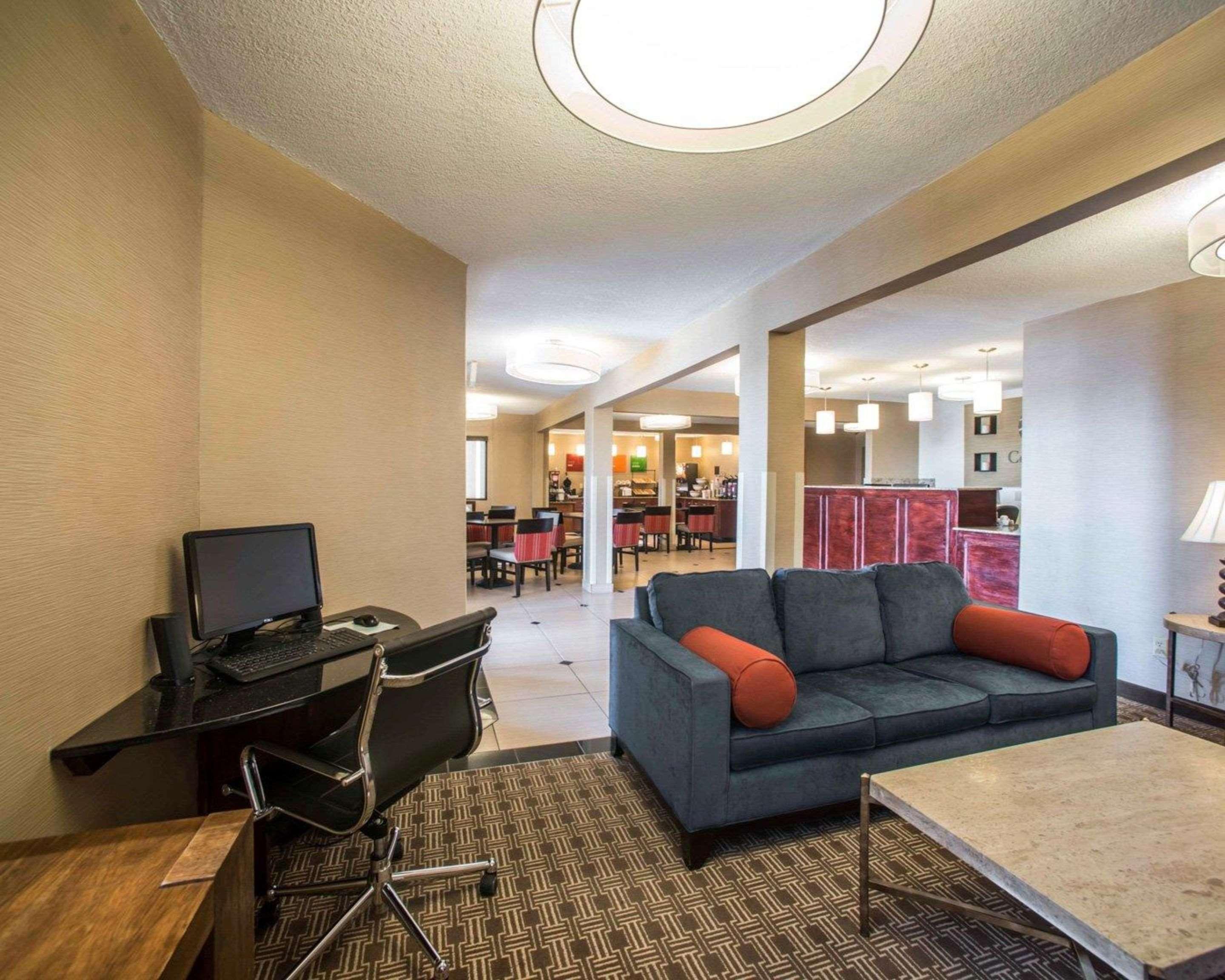 Quality Inn & Suites Boonville - Columbia エクステリア 写真