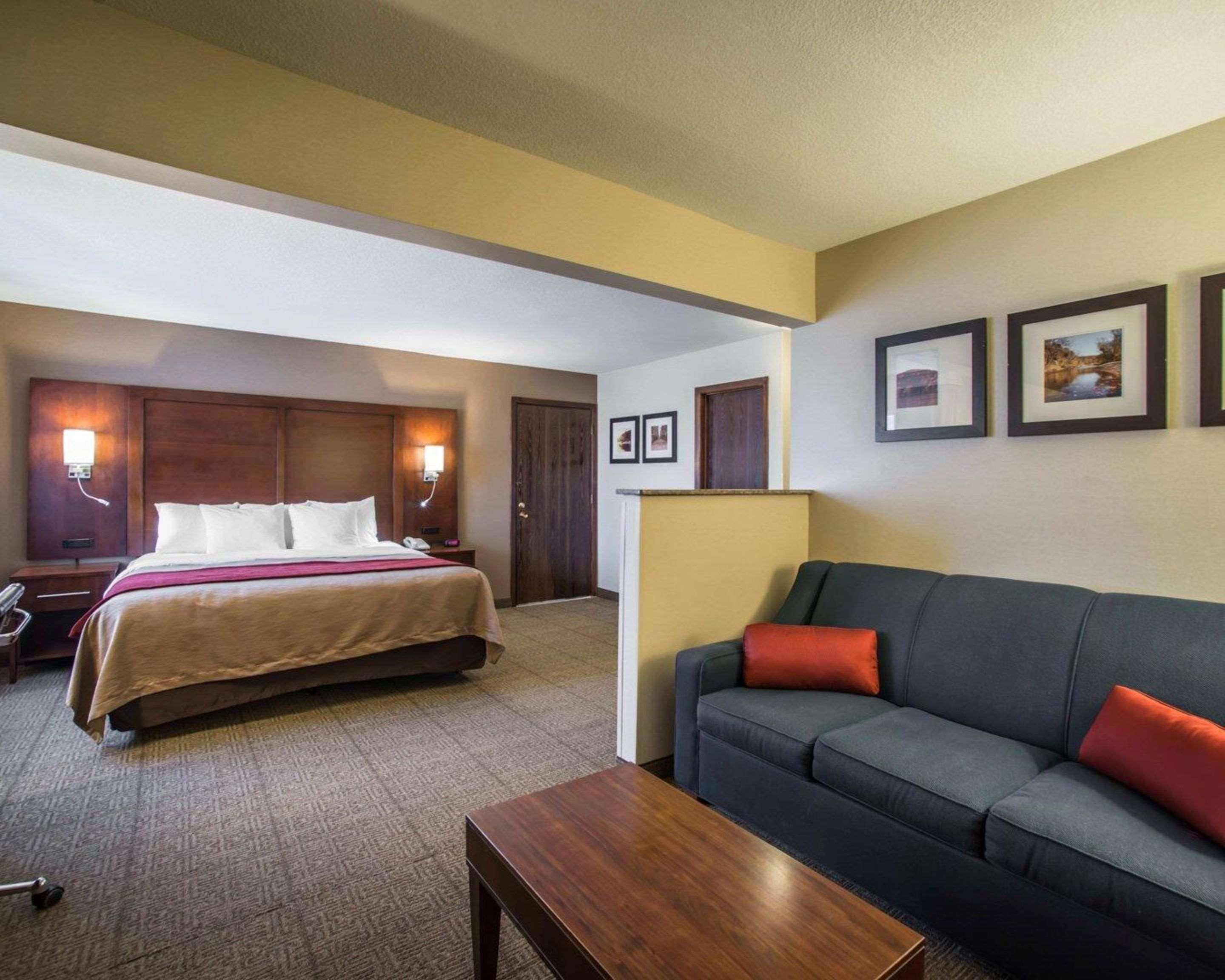 Quality Inn & Suites Boonville - Columbia エクステリア 写真