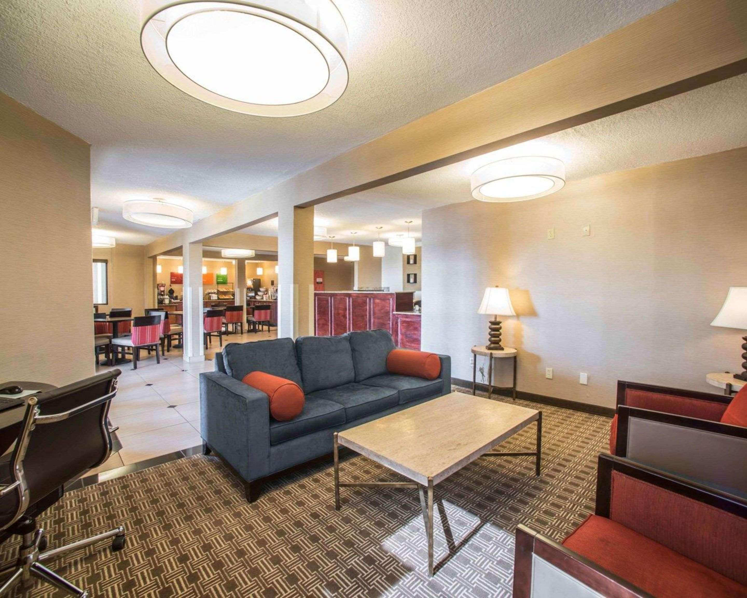 Quality Inn & Suites Boonville - Columbia エクステリア 写真