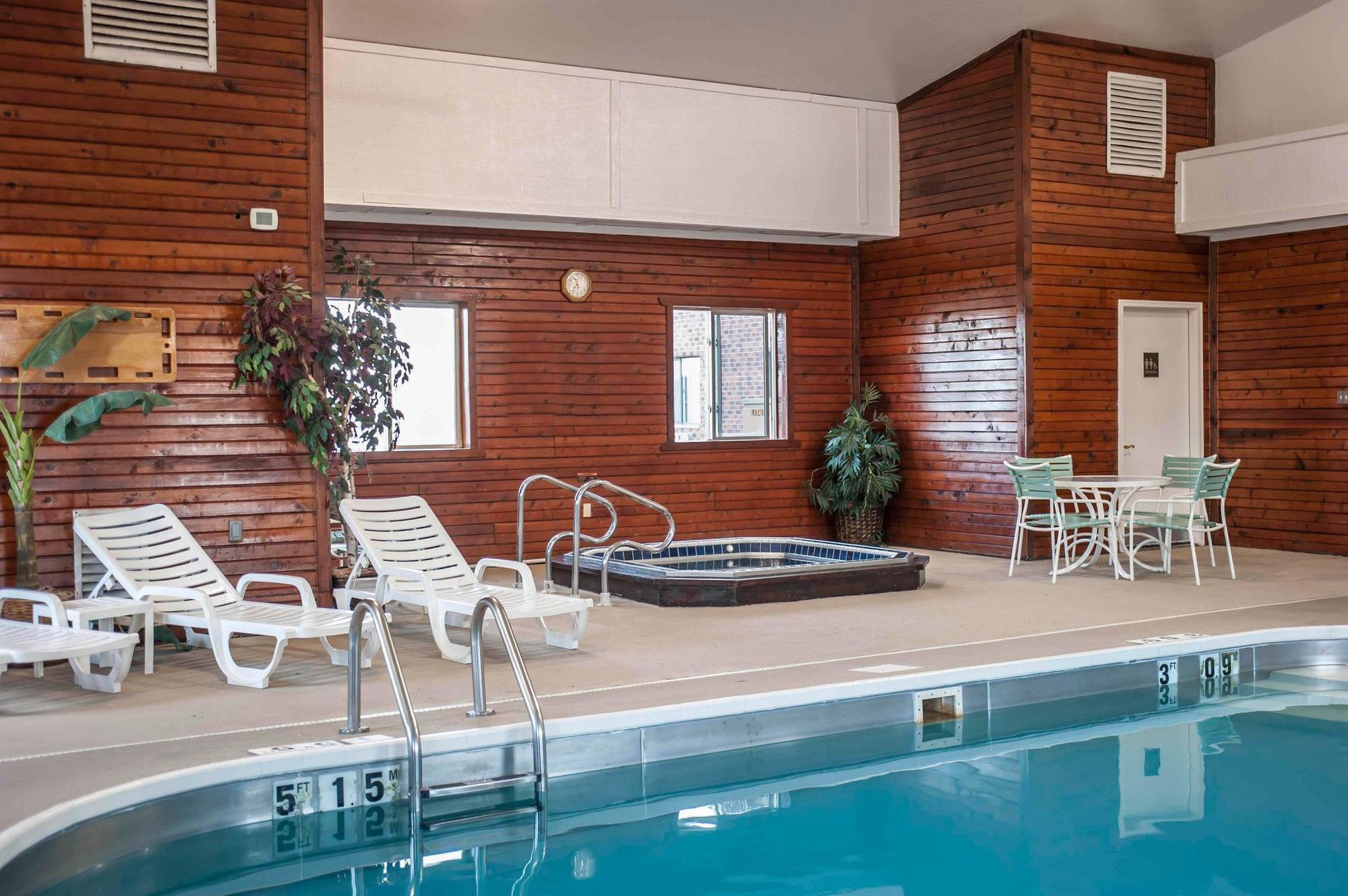 Quality Inn & Suites Boonville - Columbia エクステリア 写真