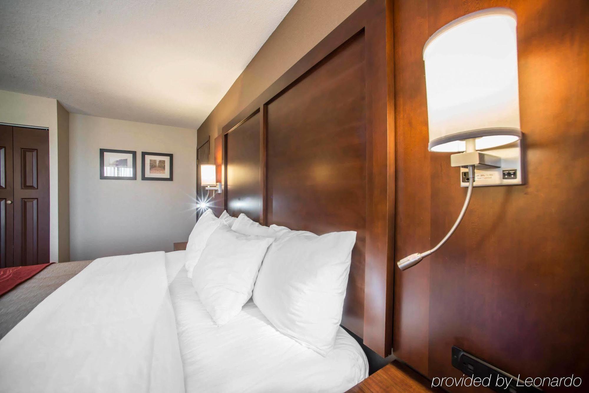Quality Inn & Suites Boonville - Columbia エクステリア 写真