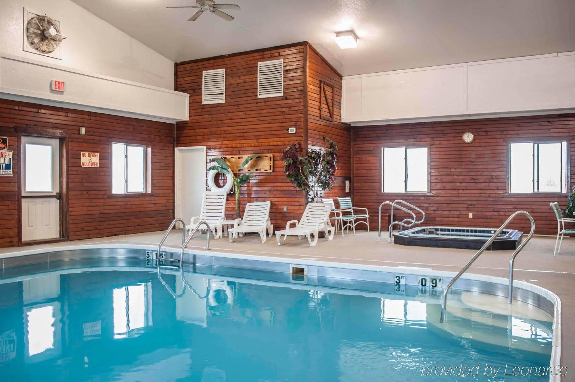 Quality Inn & Suites Boonville - Columbia エクステリア 写真