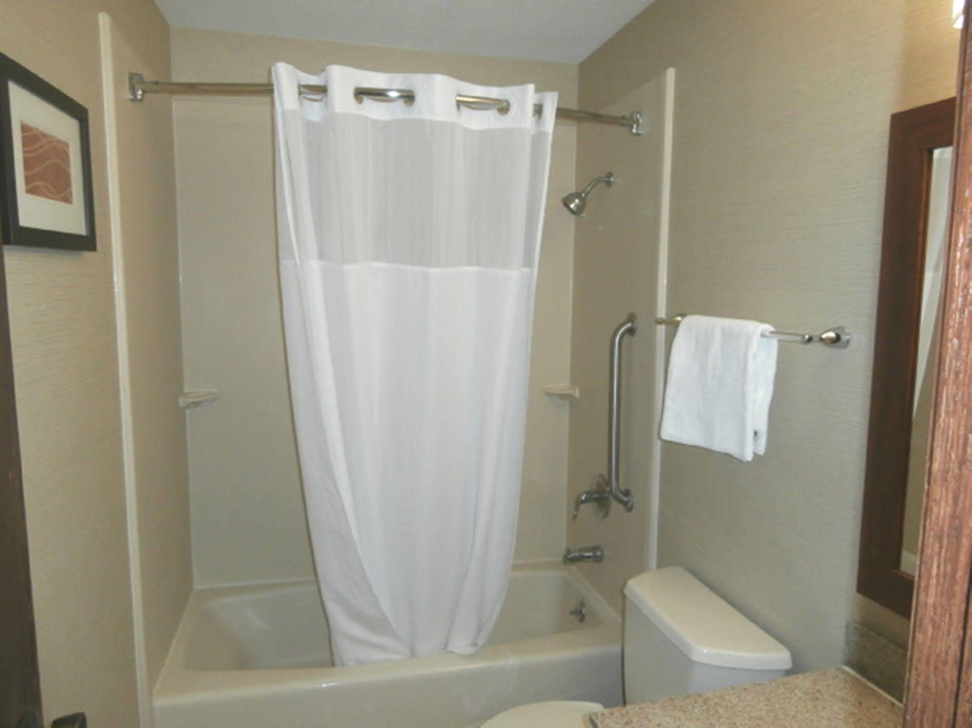 Quality Inn & Suites Boonville - Columbia エクステリア 写真