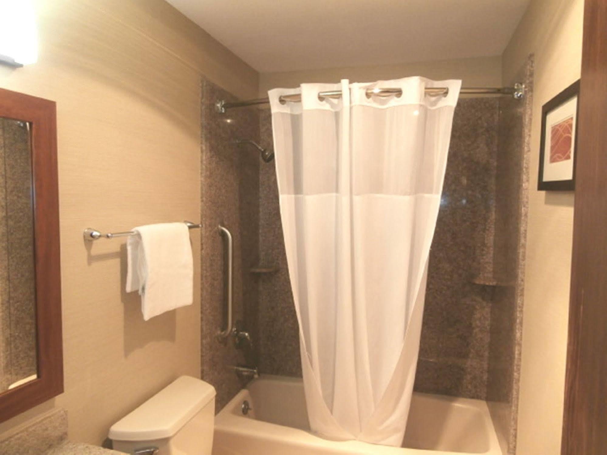 Quality Inn & Suites Boonville - Columbia エクステリア 写真
